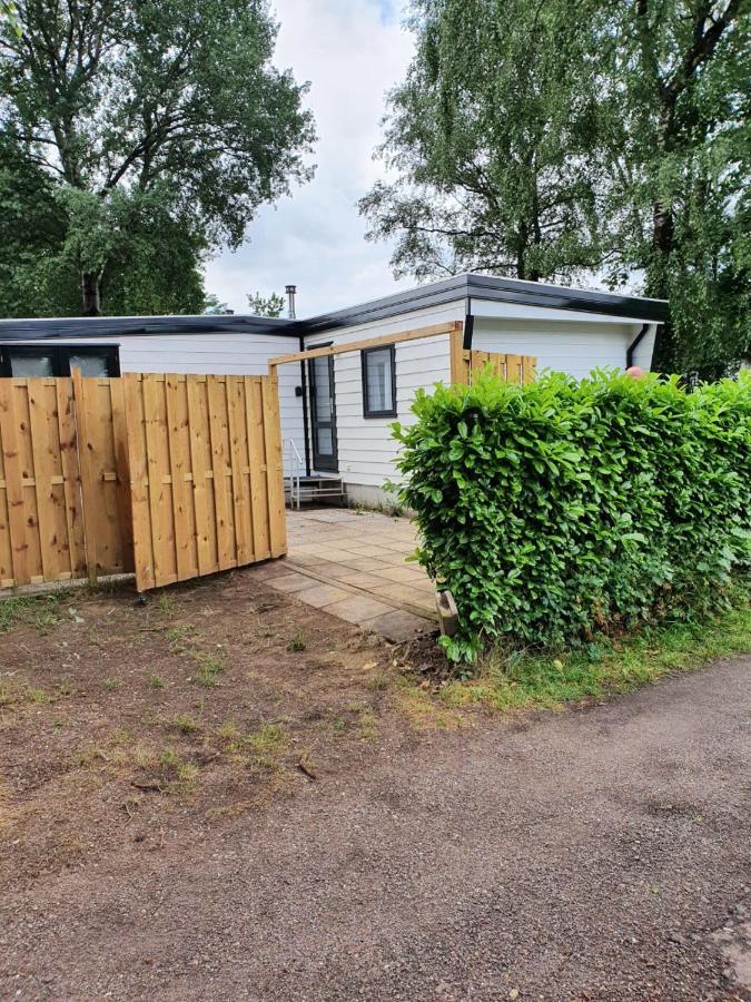 Comfortabel En Gezellig Familie Chalet Tot 6 Personen Op De Veluwe Bungalowpark De Kern Пюттен Экстерьер фото